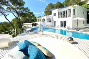 Villa with Amazing views over the Hill